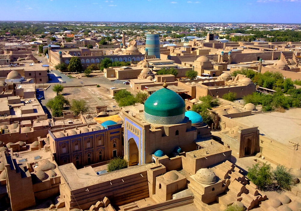 Uzbekistan - Murder at the Minarets