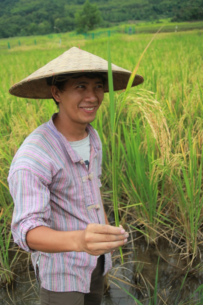 Laos - In the Shoes of a Rice Farmer<br />
