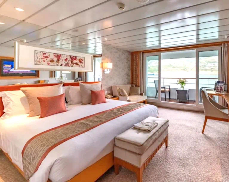 China - Luxury Yangtze River Cruise<br />
